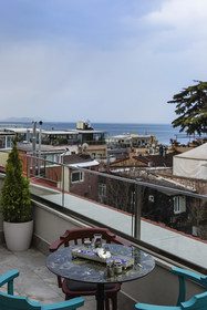 Obelisk Hotel & Suites