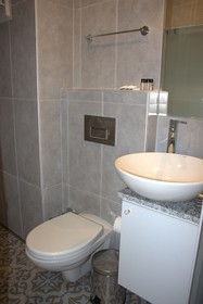 Qonaq Hotel & Suites