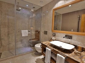 Queen Hotel & Spa