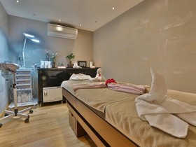 Queen Hotel & Spa