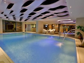 Queen Hotel & Spa