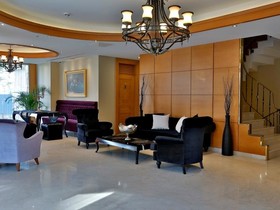 Queen Hotel & Spa