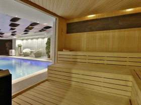 Queen Hotel & Spa