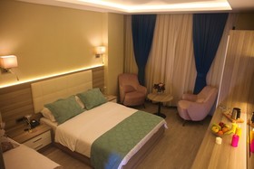 Random Premium Suit Otel