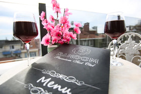 Random Premium Suit Otel