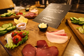 Random Premium Suit Otel