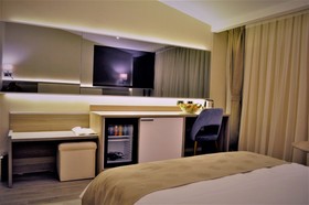 Random Premium Suit Otel