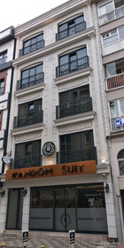 Random Premium Suit Otel