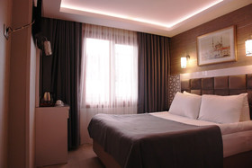 River Hotel