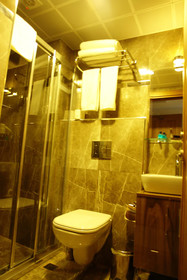 River Hotel