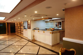 River Hotel