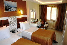 River Hotel