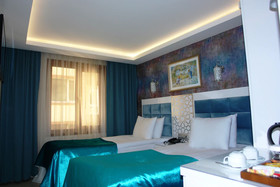 River Hotel