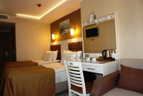 River Hotel