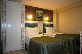 River Hotel