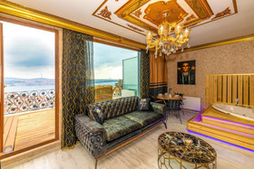 Sam Diamond Residence