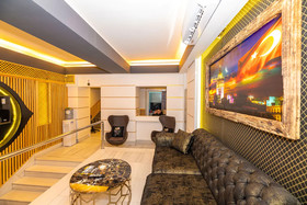 Sam Diamond Residence