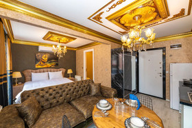 Sam Diamond Residence