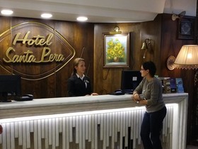 Santa Pera