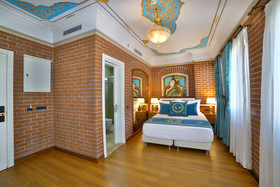 Seven Hills Palace Hotel