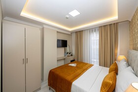 Skystar Deluxe Hotel