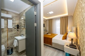 Skystar Deluxe Hotel