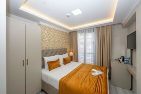 Skystar Deluxe Hotel