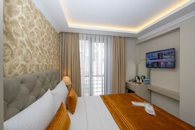 Skystar Deluxe Hotel