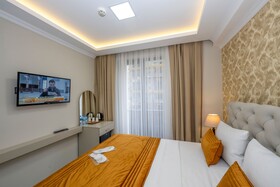 Skystar Deluxe Hotel