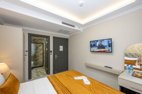 Skystar Deluxe Hotel