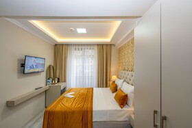 Skystar Deluxe Hotel