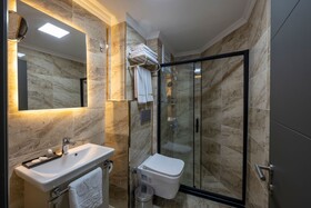 Skystar Deluxe Hotel