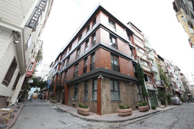 Taksim Corner Suite