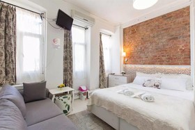 Taksim Green House Hostel