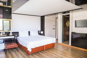 The Hera Platinum Hotel