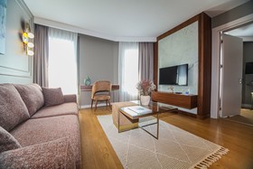 Valente Suites & Hotel