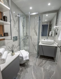 Valente Suites & Hotel