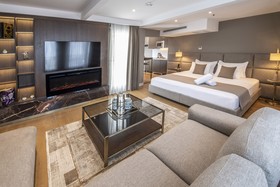 Valente Suites & Hotel