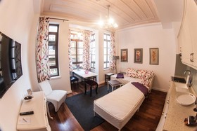 Villa Pera Suite Hotel
