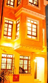 Villa Pera Suite Hotel