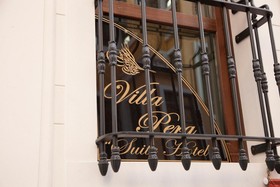 Villa Pera Suite Hotel