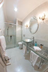 Villa Pera Suite Hotel