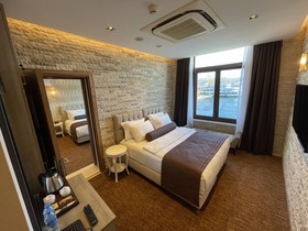 Weingart Port Hotel