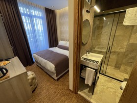 Weingart Port Hotel