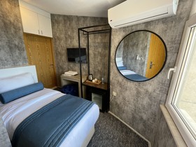 Weingart Port Hotel