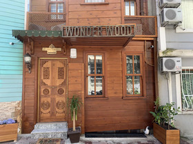 Wonder Wood Hotel