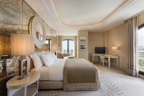 Wyndham Grand Istanbul Kalamis Marina Hotel