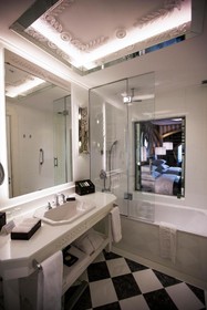 Wyndham Grand Istanbul Kalamis Marina Hotel