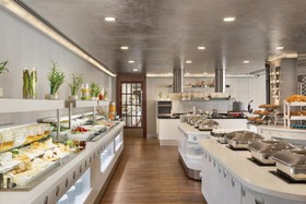 Wyndham Grand Istanbul Kalamis Marina Hotel