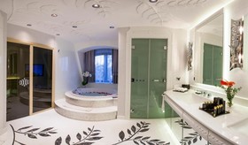 Wyndham Grand Istanbul Kalamis Marina Hotel